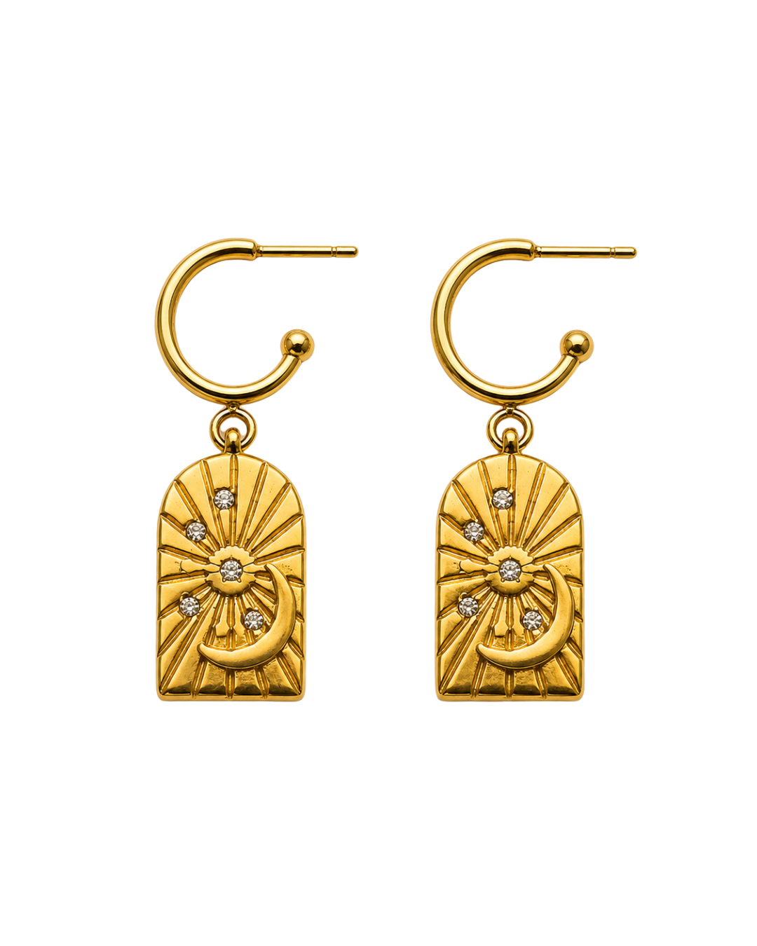 Boucles d'oreilles Firmament Fascinato — créoles dorées à médaille gravée soleil, lune et étoiles serties de zircons